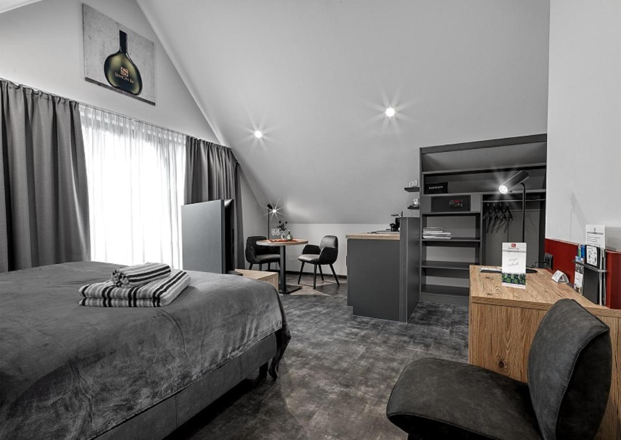 Weinmotel Simon 1 A Alzenau in Unterfranken Exteriör bild